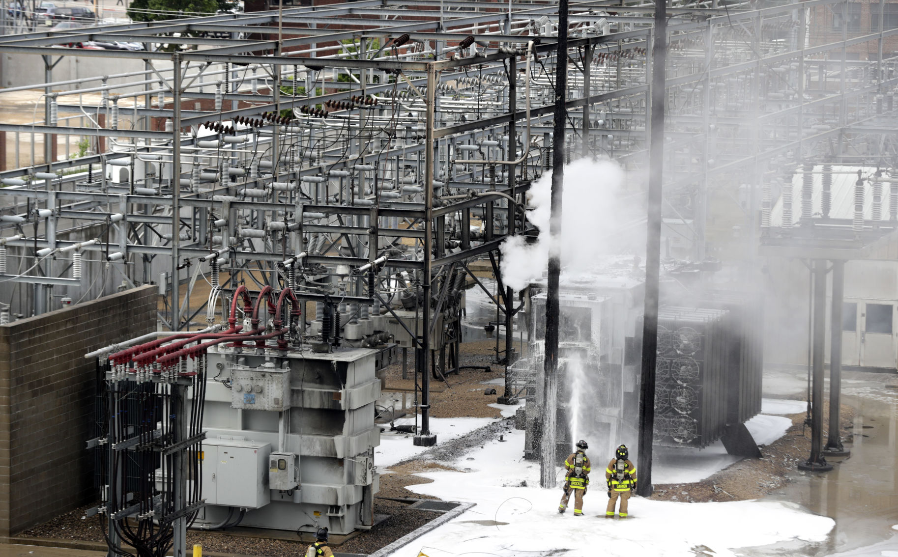 Explosion and fire Downtown leaves thousands without power